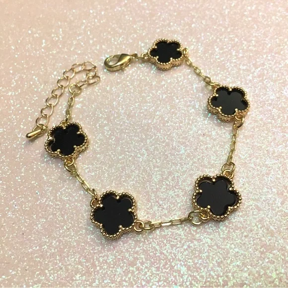 🛑SOLD🛑🌹HP🌹Adjustable Flower Clover Leaf Bracelet - Picture 1 of 3